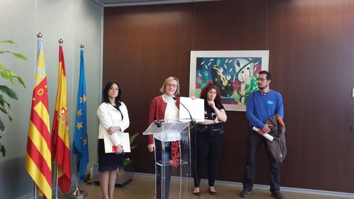 Salvador enseña los nombres de los 1.100 expdientes paralizados