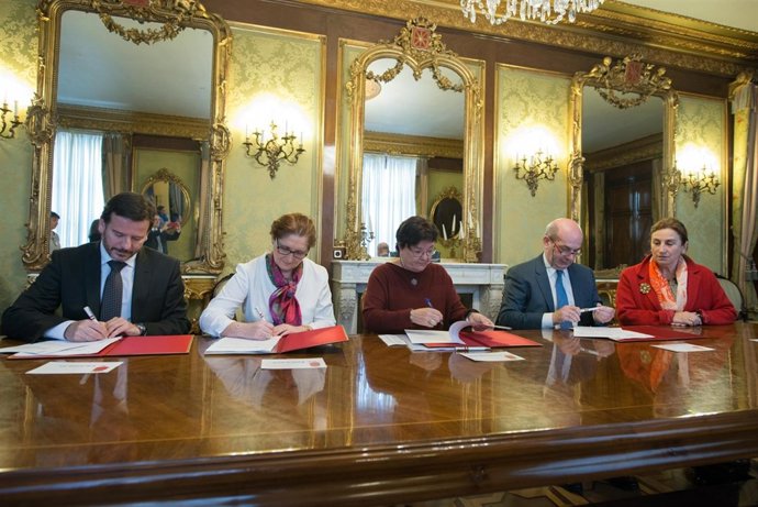 Lacarra, Ramos, la consejera Beaumont, Arribas y Aldave.