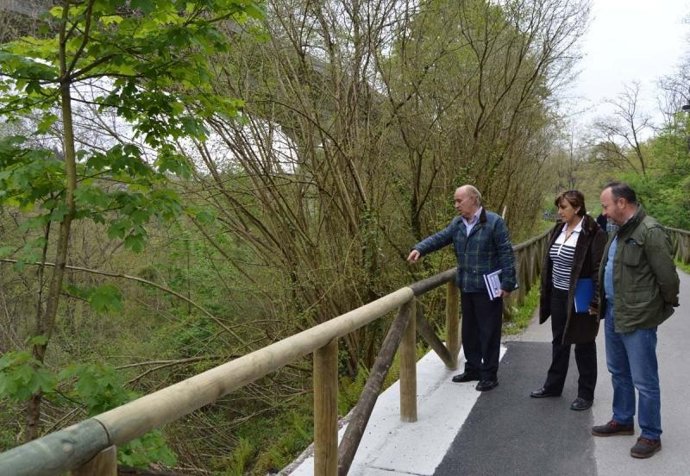 La concejala Ana Rivas durante la visita