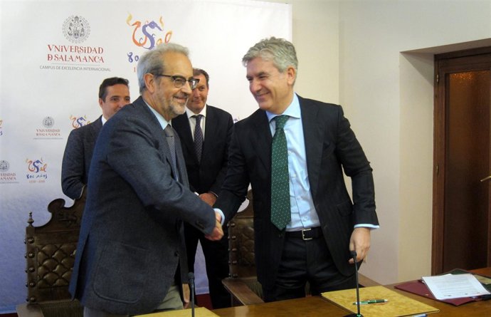 El rector de la USAL (I) y el director de Banca de España-Duero (D)
