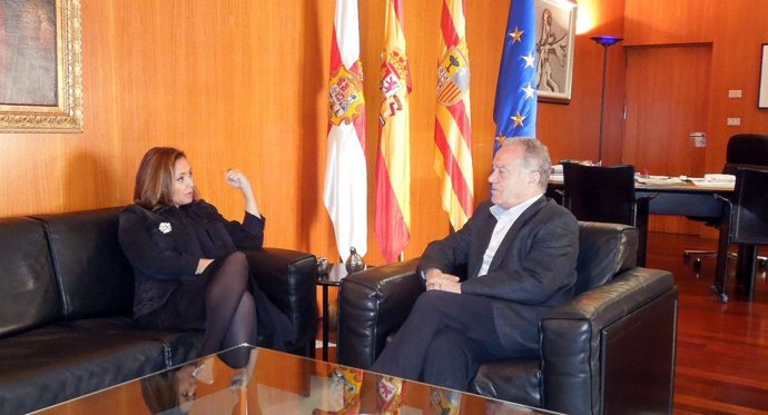 Reunión de la consejera  Maite Pérez y el presidente de la DPH Miguel Gracia