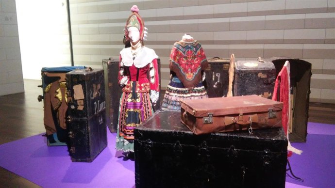 Trajes y baúles de la muestra sobre Lorca y La Argentinita