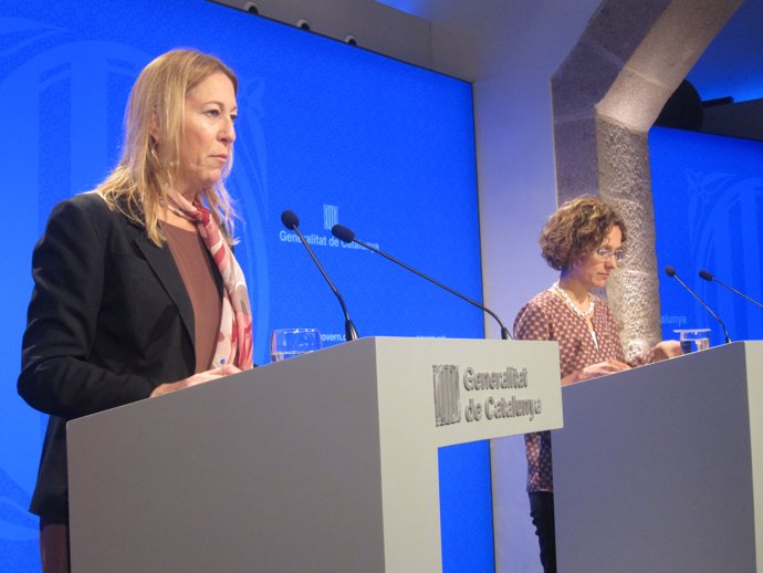 La portavoz del Ejecutivo catalán, Neus Munté, y la consellera Meritxell Ruiz