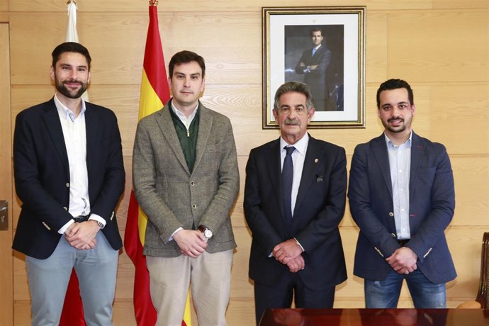 Revilla con los creadores de  Wooorker