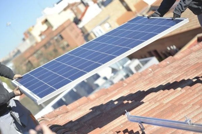 Paneles solares instalados en la sede de SEO/BirdLife