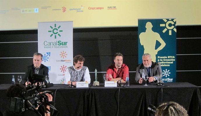 El actor Miguel Herrán recibe el Premio RTVA en el Festival de Málaga