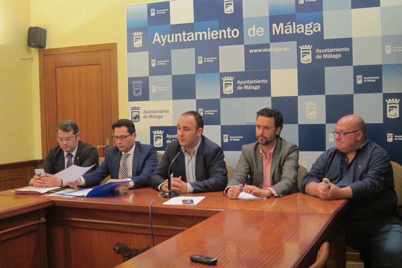 De izquierda a derecha, Pastor, Pomares, Cortés, Jiménez y Aguilar.