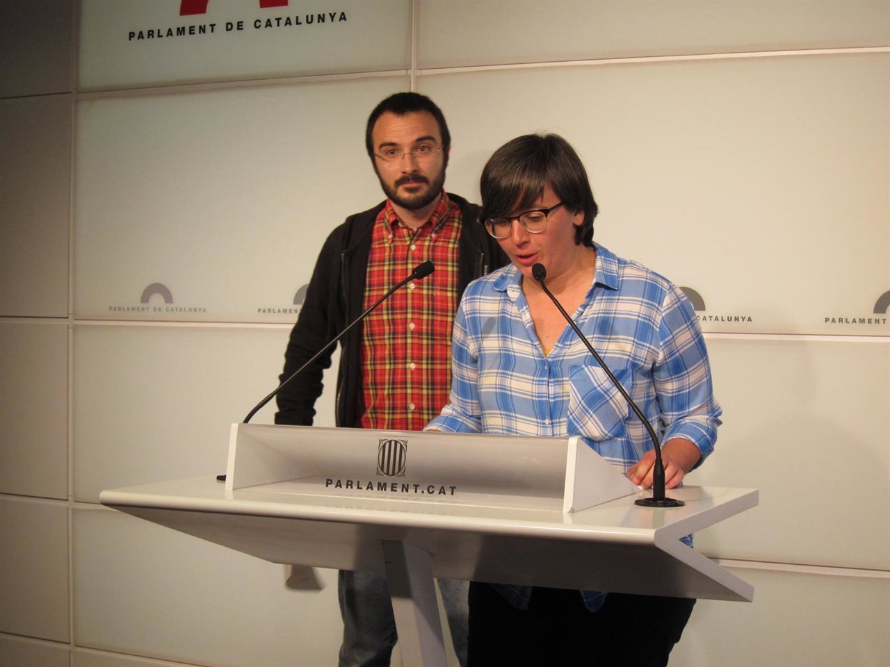 Los diputados de la CUP Albert Botran y Mireia Boya