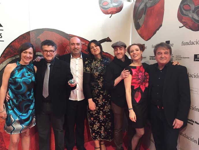 El equipo de L'Aneguet Lleig y la diputada Pérez Garijo