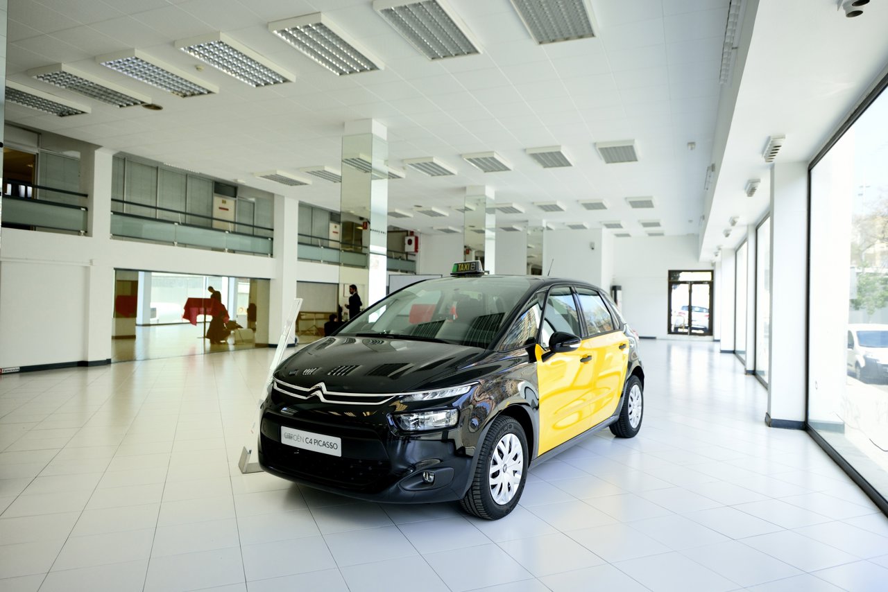 Taxi C4 Picasso en Barcelona