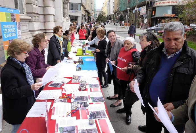 Mesa informativa de ayuda a Ecuador 