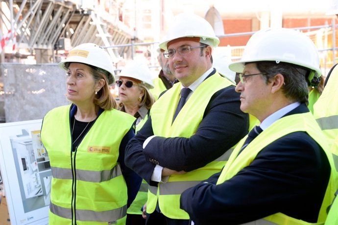 Ana Pastor visita barrio San Fernando-Lorca junto a Sánchez yJódar              