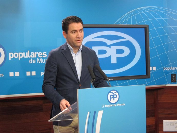 El portavoz adjunto del GPP en el Congreso, Teodoro García, en rueda de prensa