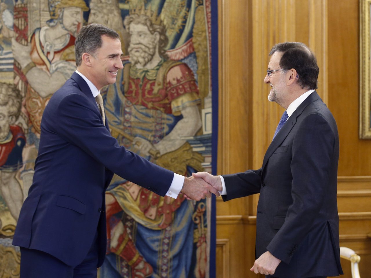El Rey Felipe VI se reúne con Mariano Rajoy en Zarzuela 