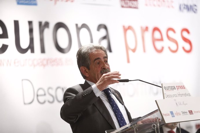 Miguel Ángel Revilla en los Desayunos de Europa Press