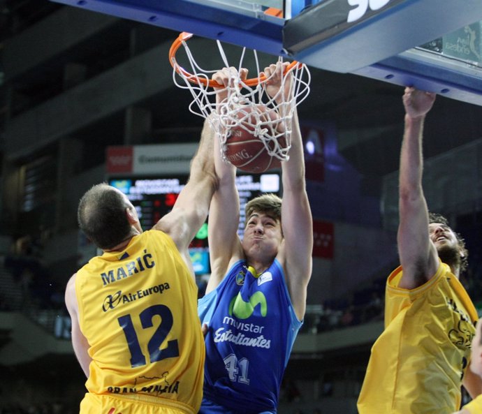 Juancho Hernangómez jugando contra el Gran Canaria