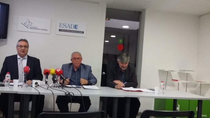 J.P. Valls (Esade), V.Gasca (F.Barcelona Comerç) y el concejal A.Colom
