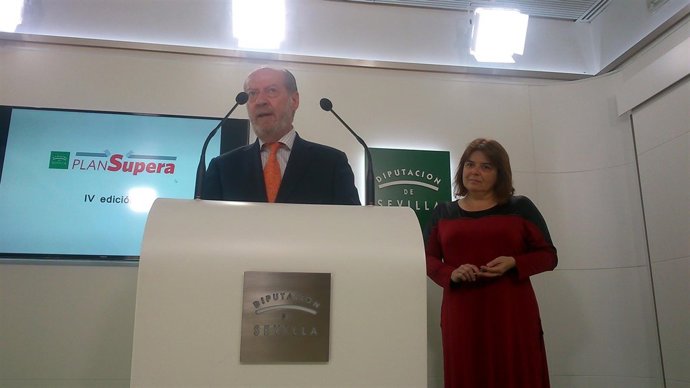 Villalobos en rueda de prensa.