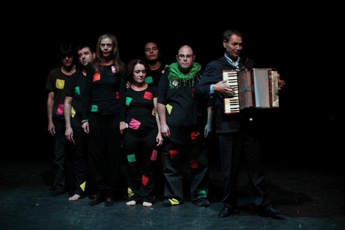 Teatro de la Inclusión representa una obra de creación colectiva en el Cdaea