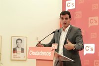 Albert Rivera propone reducir a la mitad el gasto electoral y un 'mailing' conjunto