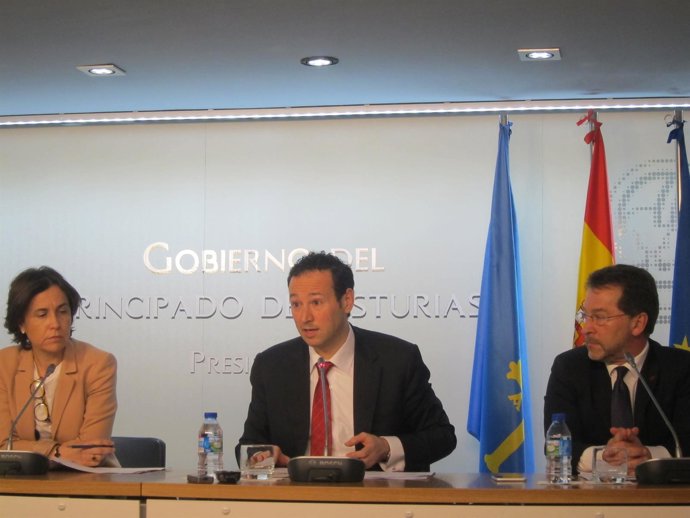 Dolores Carcedo, Guillermo Martínez y Genaro Alonso