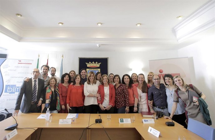 Firma de una convenio para la promoción cultural bibliotecas del Aljarafe