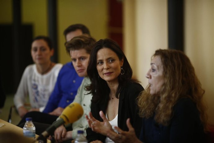 Aitana Sánchez-Gijón y Carme Portaceli