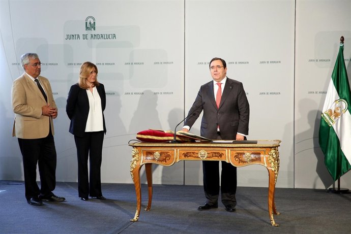 Guzmán Fluja Toma Posesión Como Rector De La Universidad Pablo De Olavide