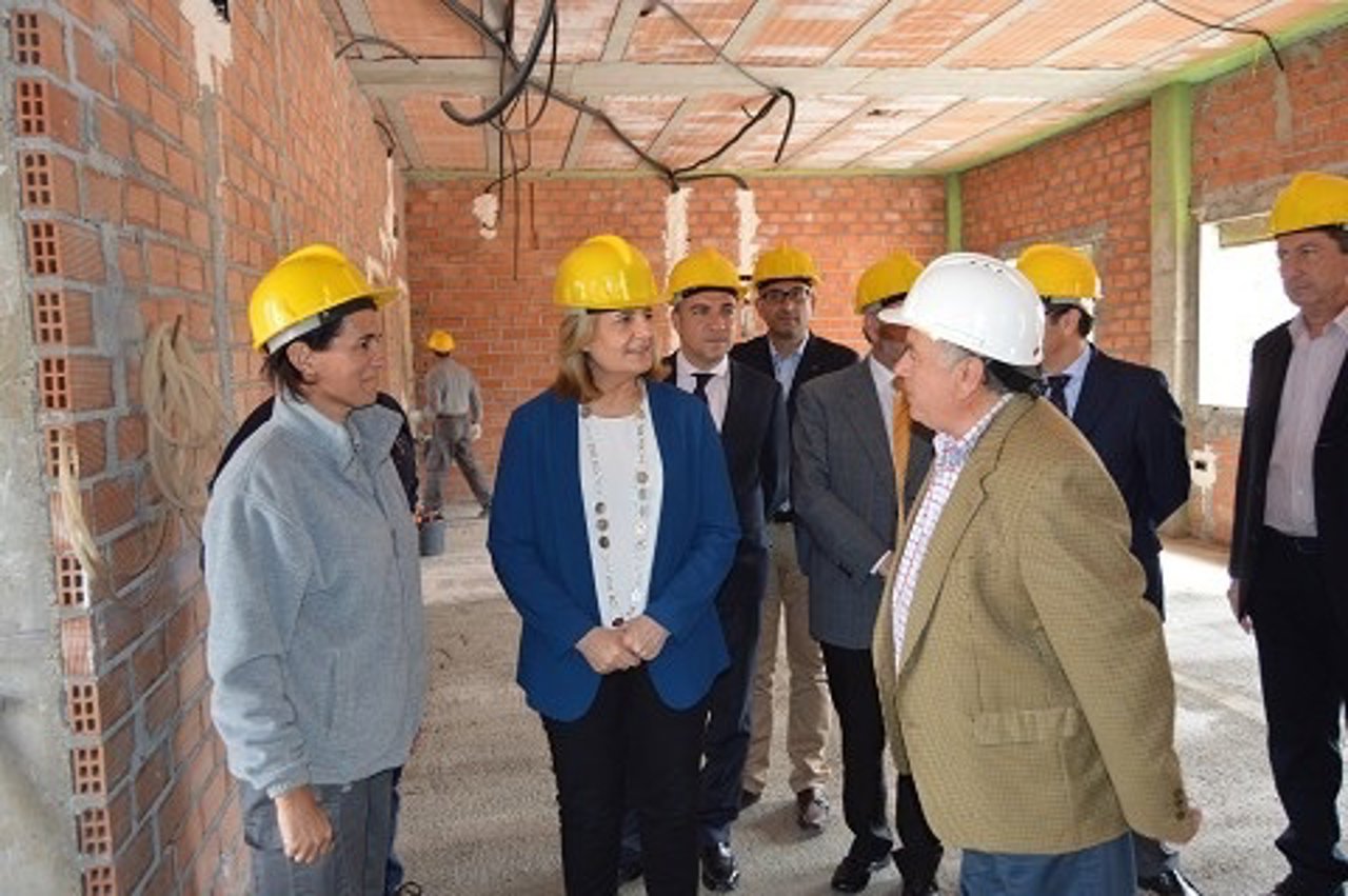 Fátima Báñez, Elías Bendodo y Joaquín Villanova, en una visita Alhaurín 