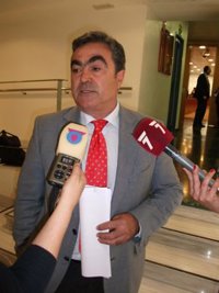 Navarro (PSOE): "El Gobierno de Rajoy podría haber encontrado soluciones al problema del agua"