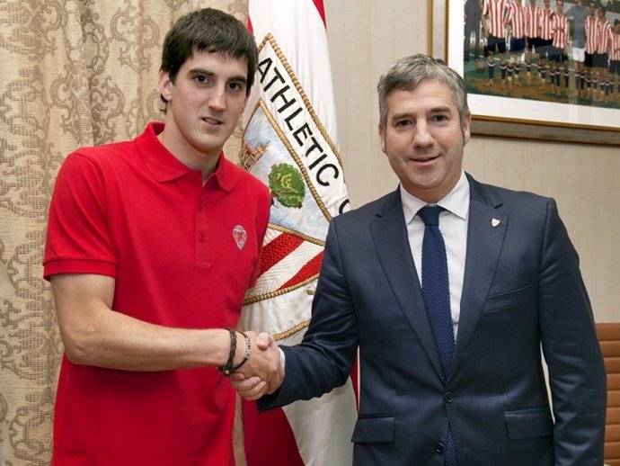 San José y Urrutia, presidente del Athletic Club, firman acuerdo de renovación