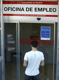 La tasa de paro juvenil sube ligeramente, hasta el 46,49%, en el primer trimestre