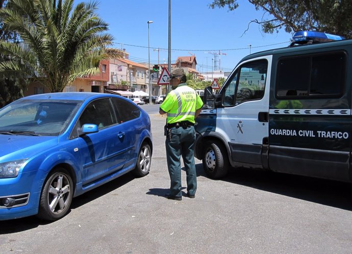 Guardia Civil detiene a una persona por conducir a más del doble de la velocidad