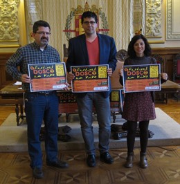 El concejal de Participación Ciudadana, con los representantes de Casa Aleste