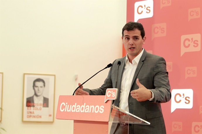 El presidente de Ciudadanos, Albert Rivera, ofrece rueda de prensa en la sede na