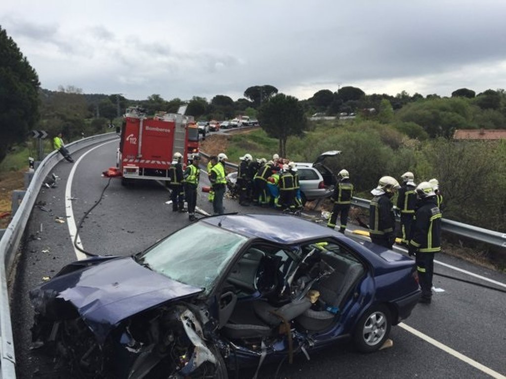 Un muerto y dos heridos en un accidente de tráfico en la M-501