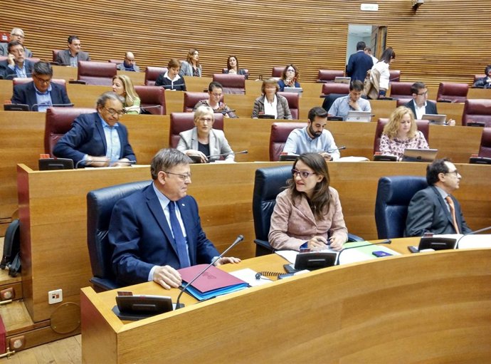 Puig y Oltra en su escaño