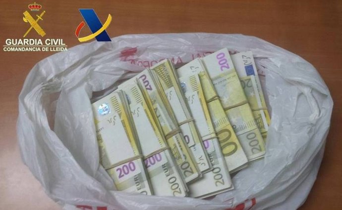 Dinero decomisado en la aduana de la Farga de Moles