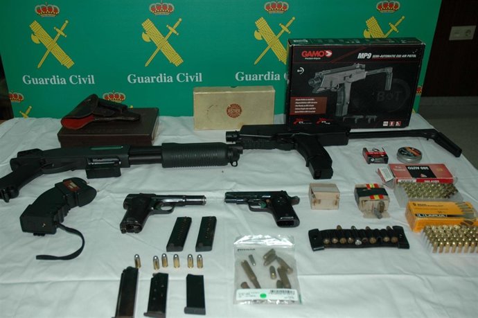 Armas intervenidas tras ser anunciadas en Internet