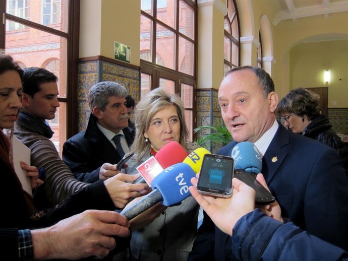María José Salgueiro y Daniel Miguel, antes del inicio de las jornadas. 