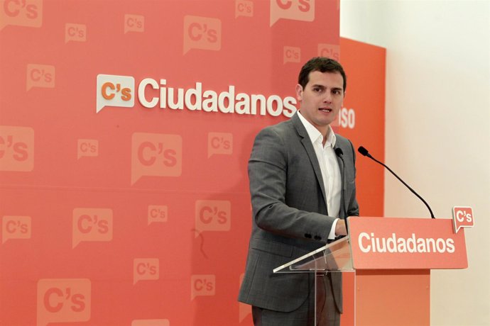 El presidente de Ciudadanos, Albert Rivera, ofrece rueda de prensa en la sede na