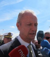 Morenés ve "fuera de lugar" pedir compensaciones para Barbate por presencia militar