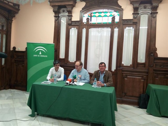 Presentan los campos de trabajo de Huelva. 