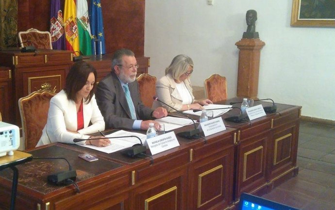 Blanco, junto a Crespín (izda.) y Gómez, durante la inauguración del encuentro