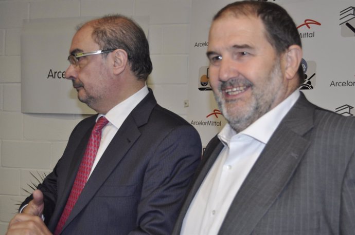 El presidente aragonés, Javier Lambán, y el alcalde de Pedrola, Felipe Ejido.