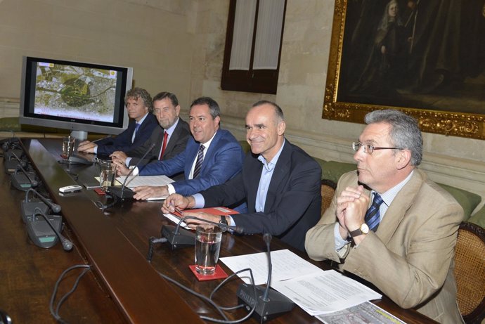 Presentación del acuerdo entre el Puerto y el Ayuntamiento de Sevilla