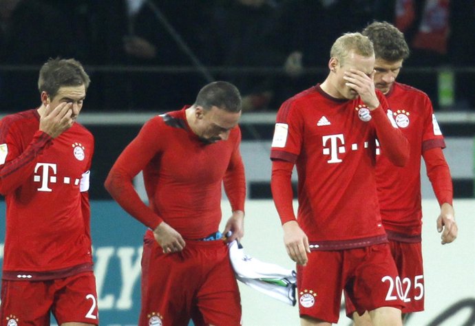 Los jugadores del Bayern lamenta la derrota en Liga