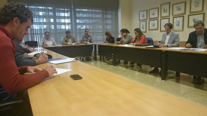 Participantes en la reunión de la junta del Parque Regional Sierra del Carche