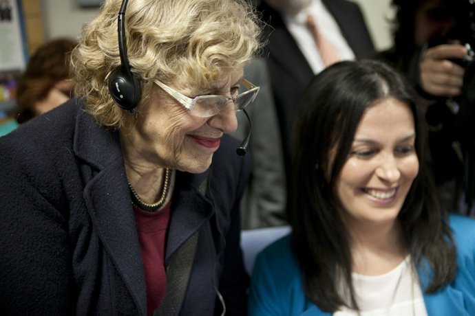 Manuela Carmena visita empresa concesionaria de servicio de Teleasistencia. Abri