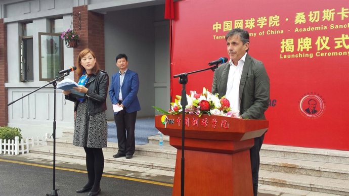 Emilio Sánchez Vicario, extenista en un acto en China